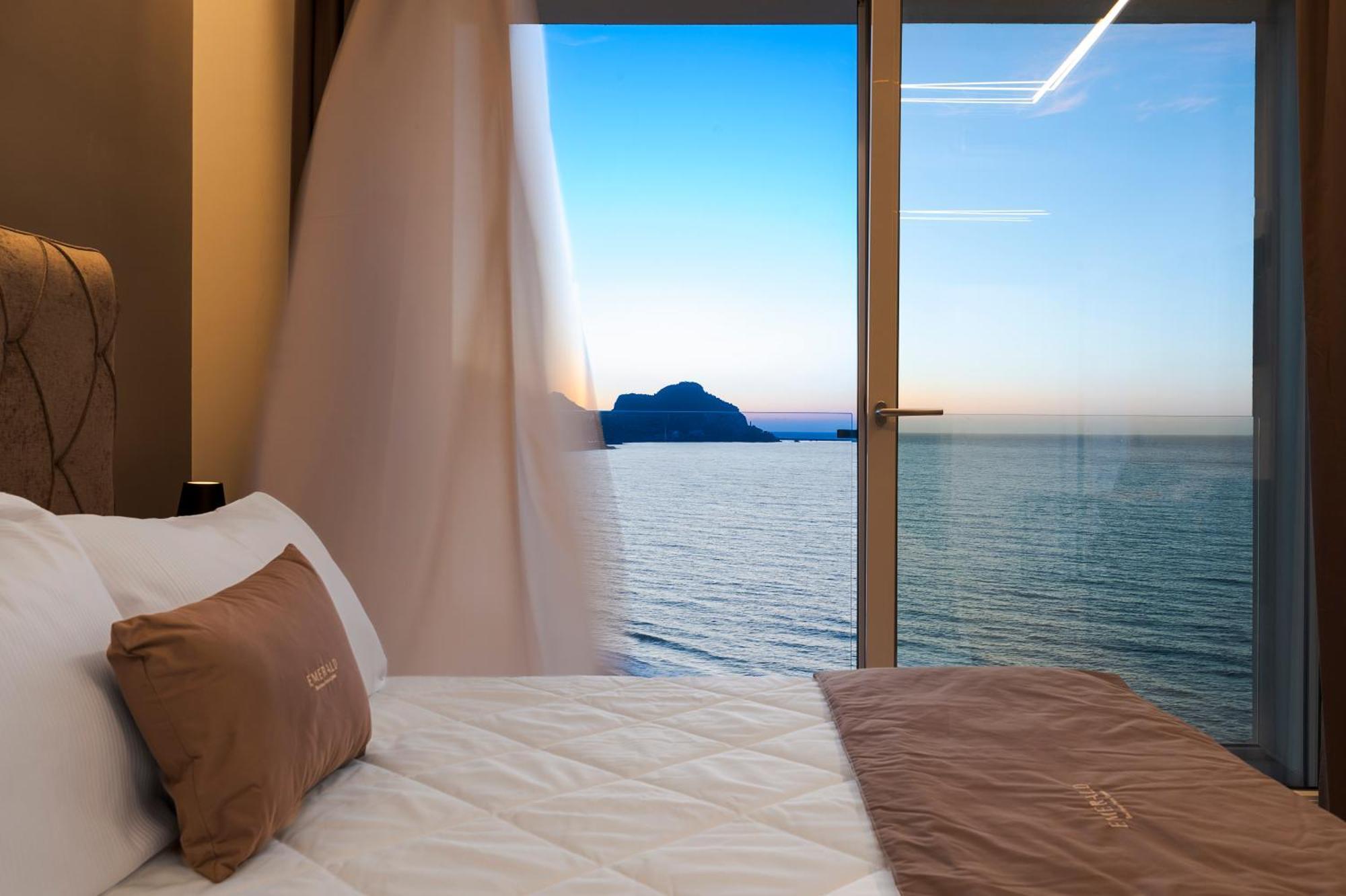 Emerald Hotel Residence Чефалу Екстериор снимка