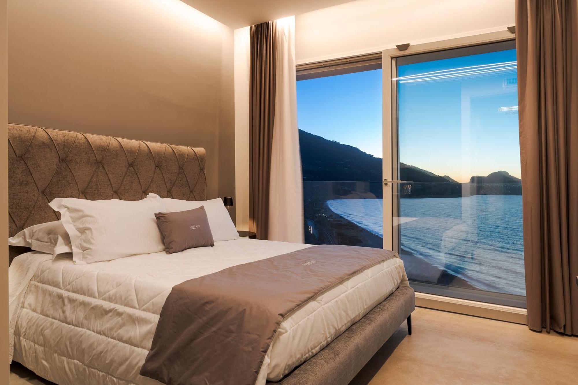 Emerald Hotel Residence Чефалу Екстериор снимка