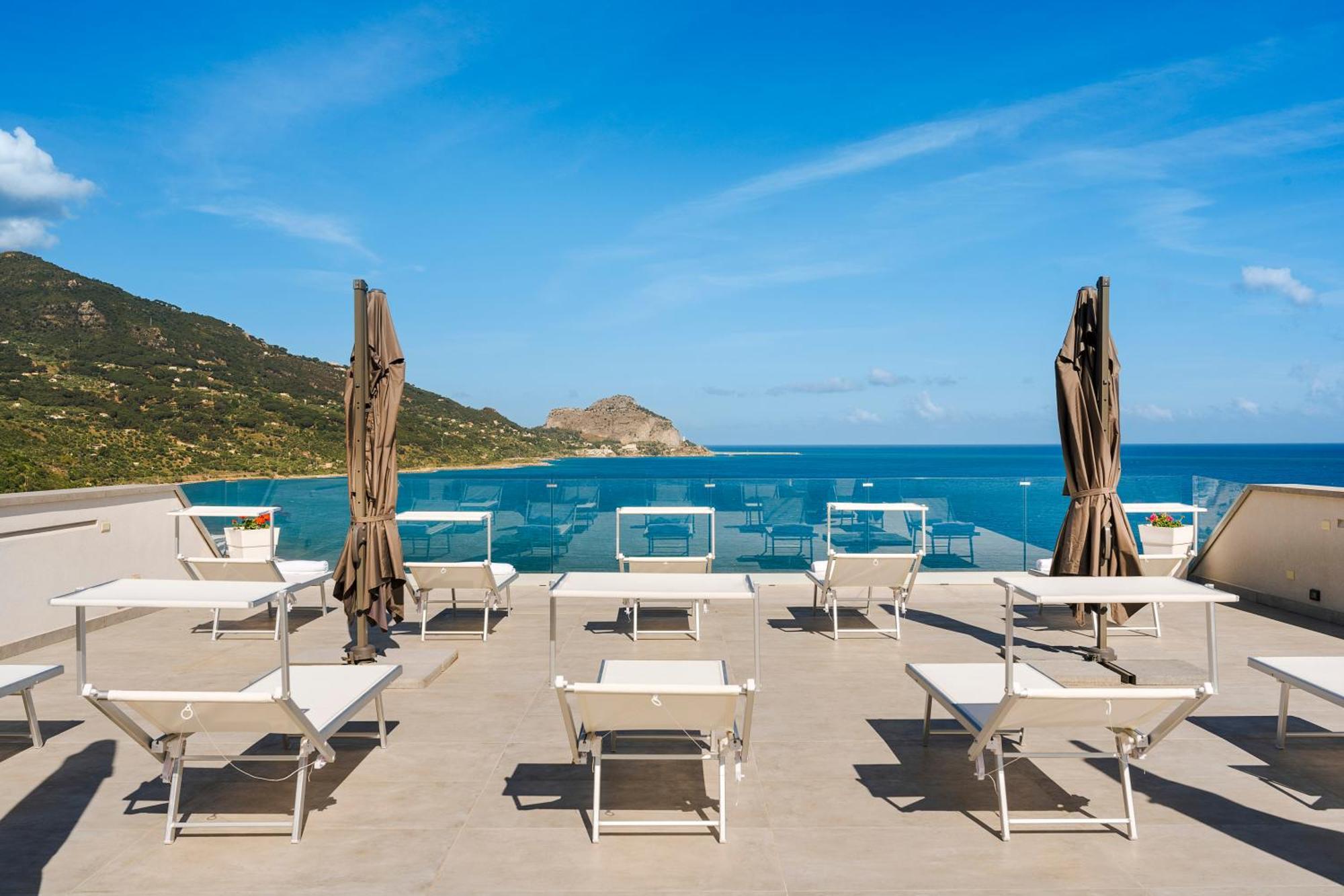 Emerald Hotel Residence Чефалу Екстериор снимка