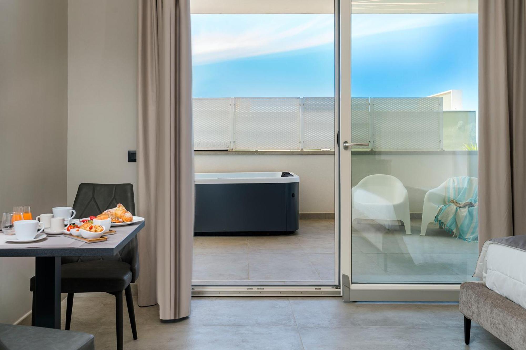 Emerald Hotel Residence Чефалу Екстериор снимка