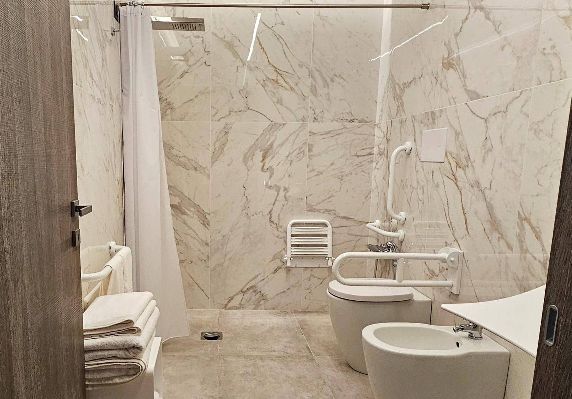 Emerald Hotel Residence Чефалу Стая снимка
