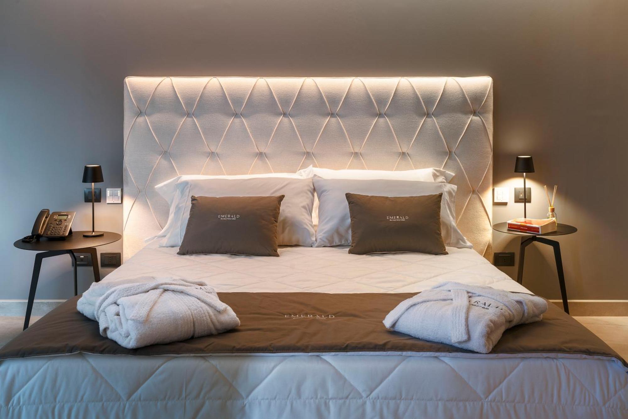 Emerald Hotel Residence Чефалу Екстериор снимка
