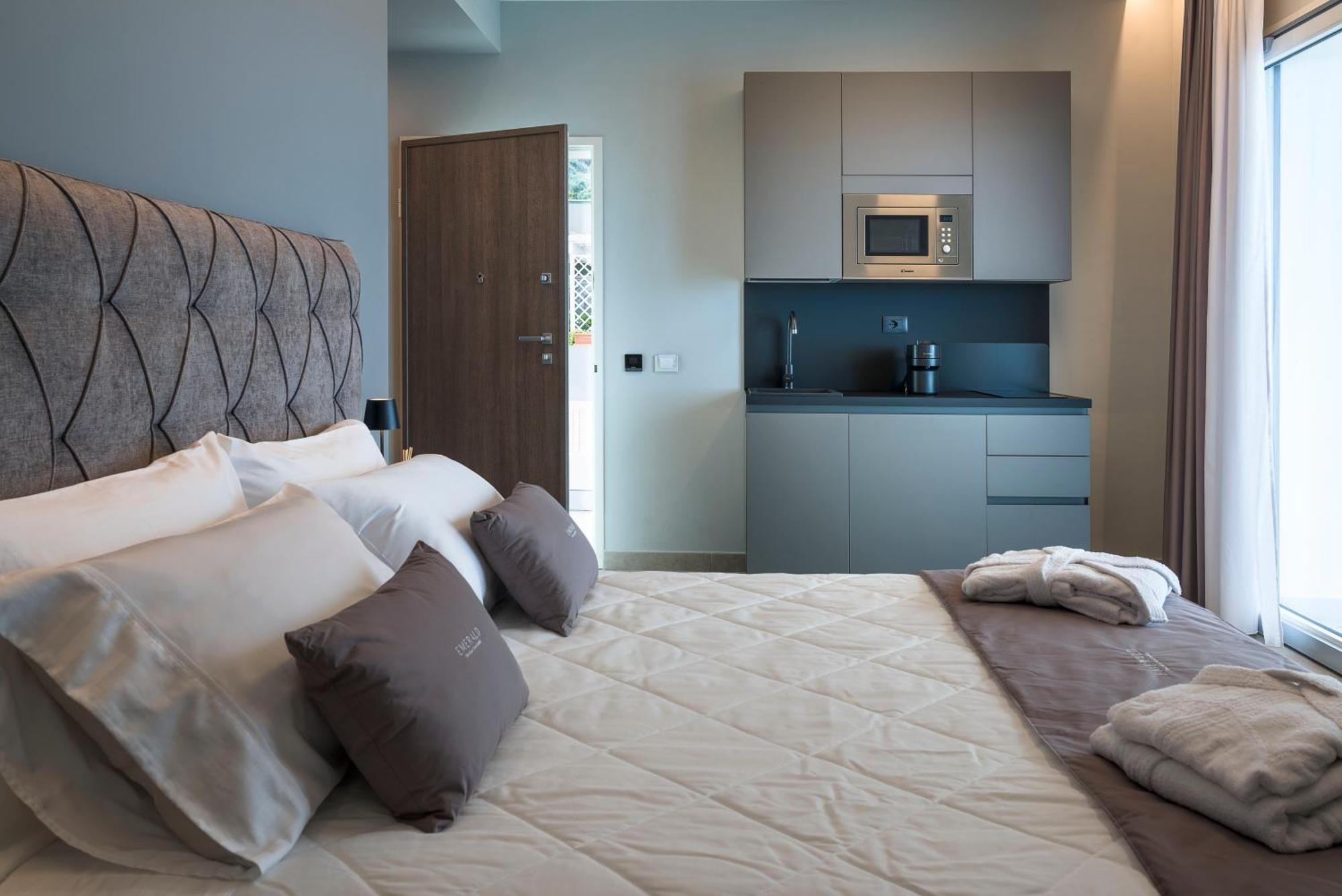 Emerald Hotel Residence Чефалу Екстериор снимка