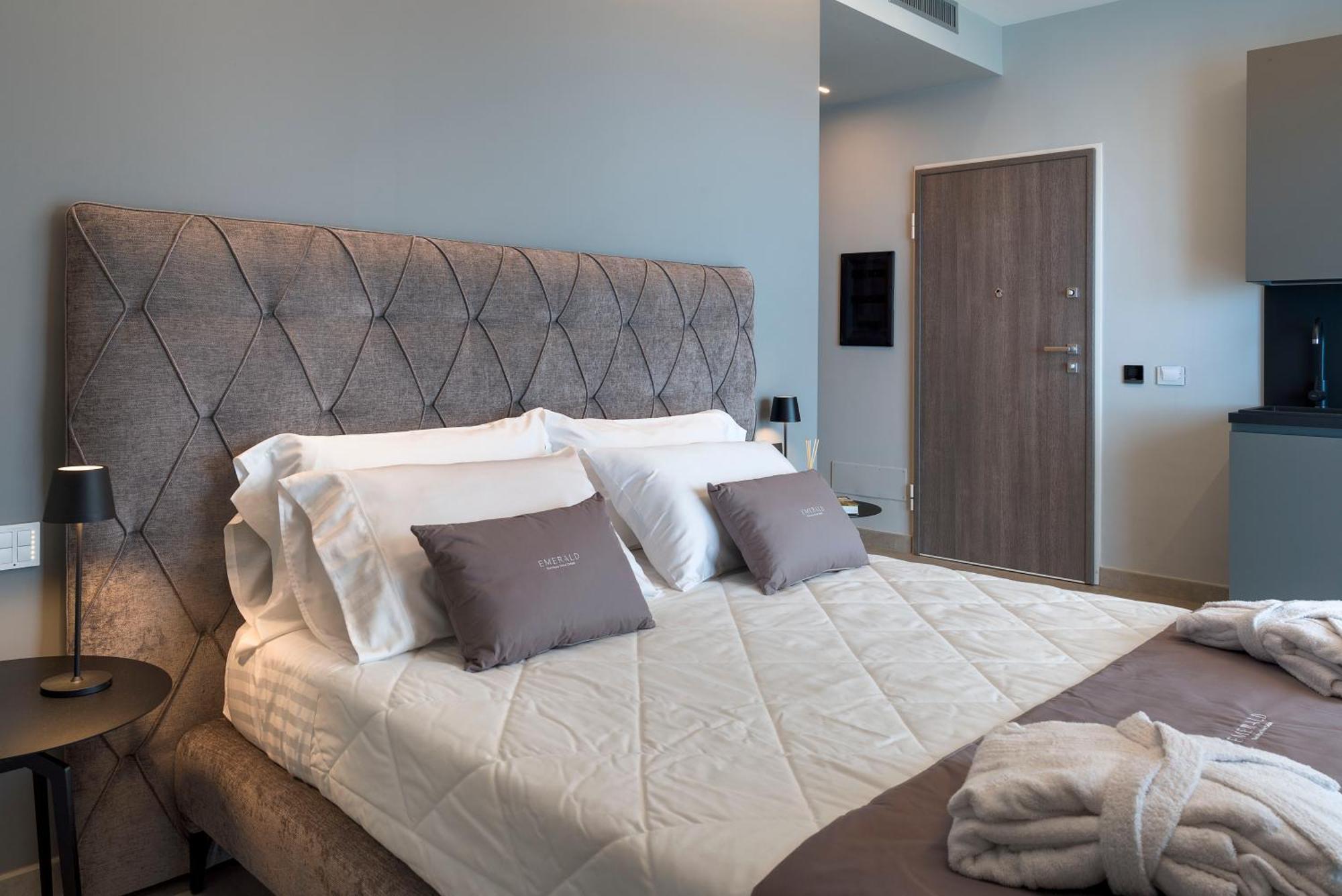 Emerald Hotel Residence Чефалу Екстериор снимка