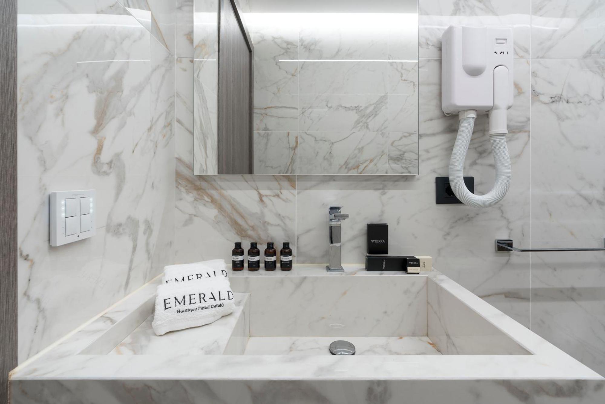 Emerald Hotel Residence Чефалу Екстериор снимка