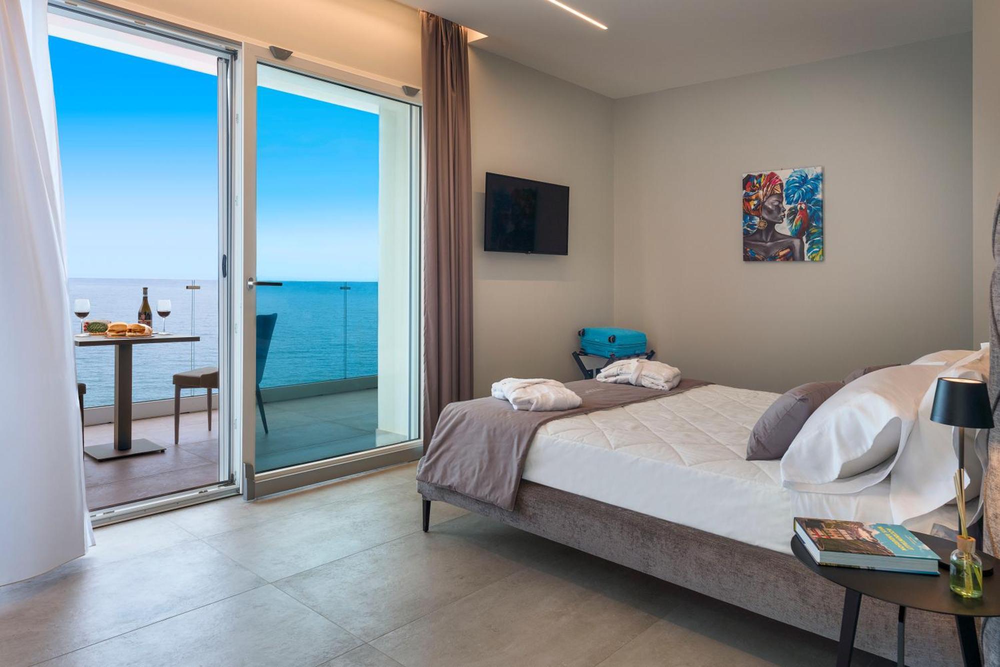 Emerald Hotel Residence Чефалу Екстериор снимка