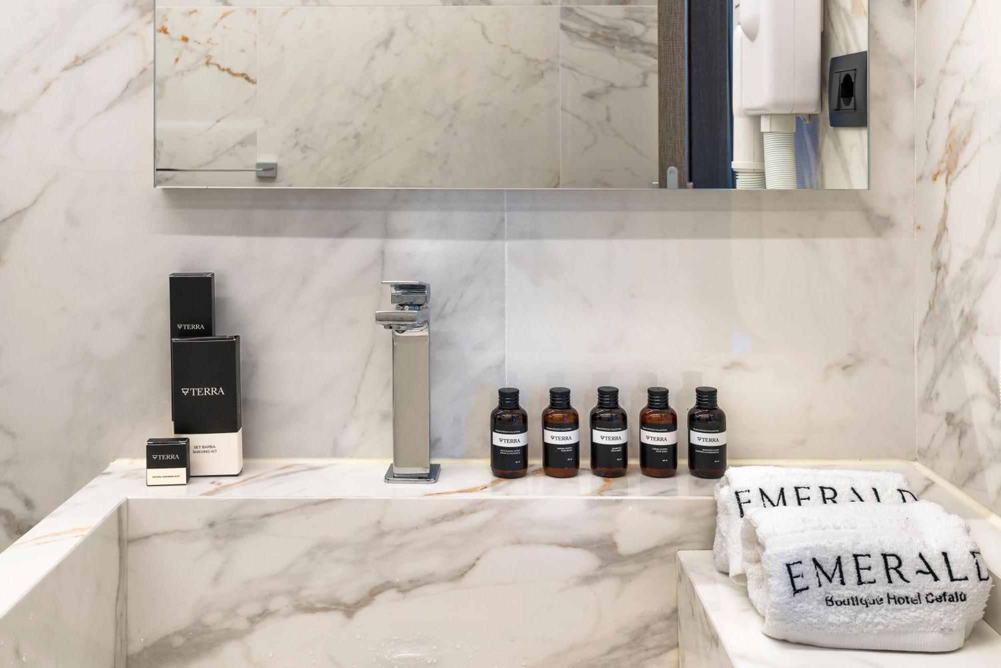 Emerald Hotel Residence Чефалу Екстериор снимка