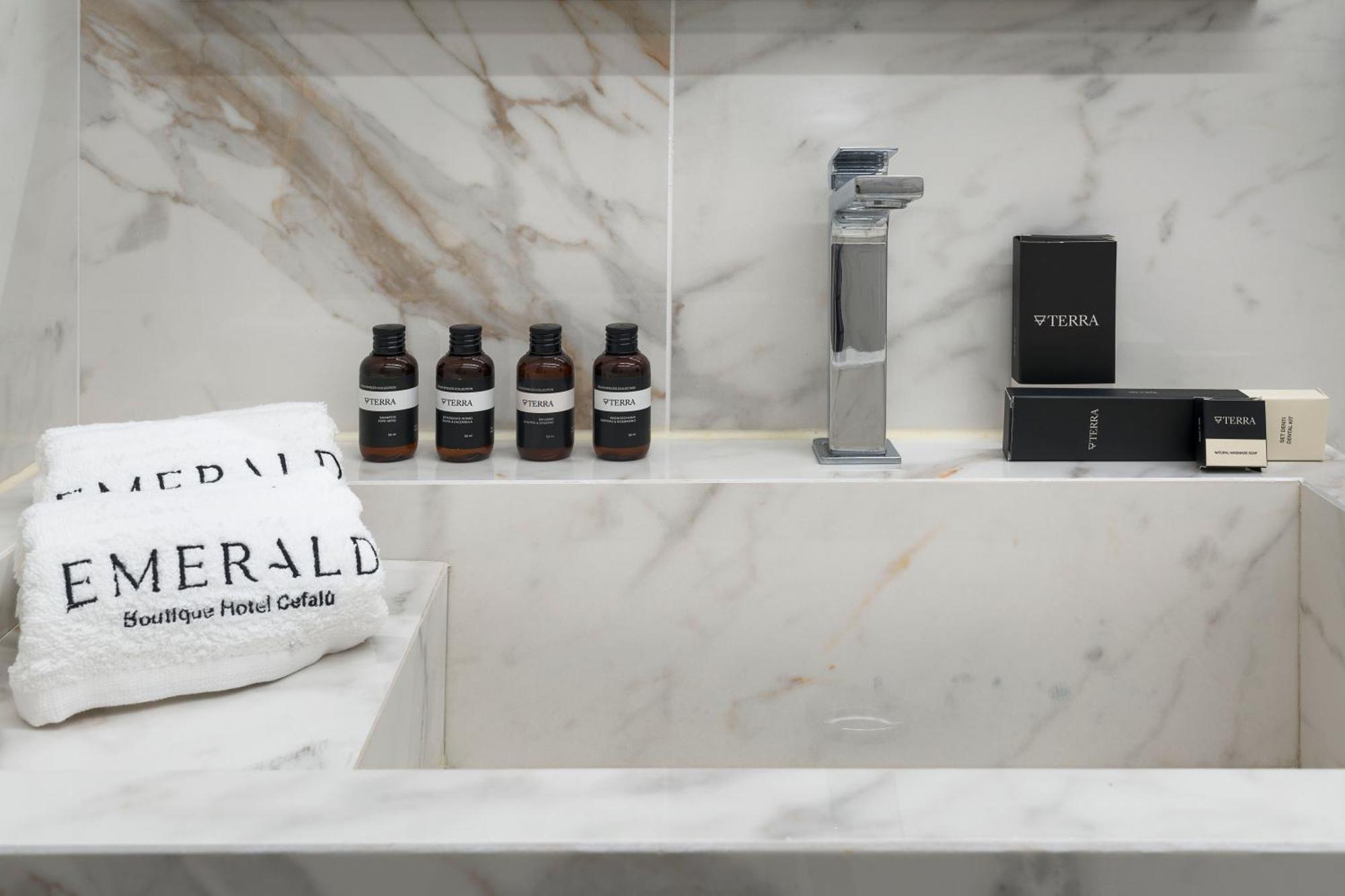 Emerald Hotel Residence Чефалу Стая снимка