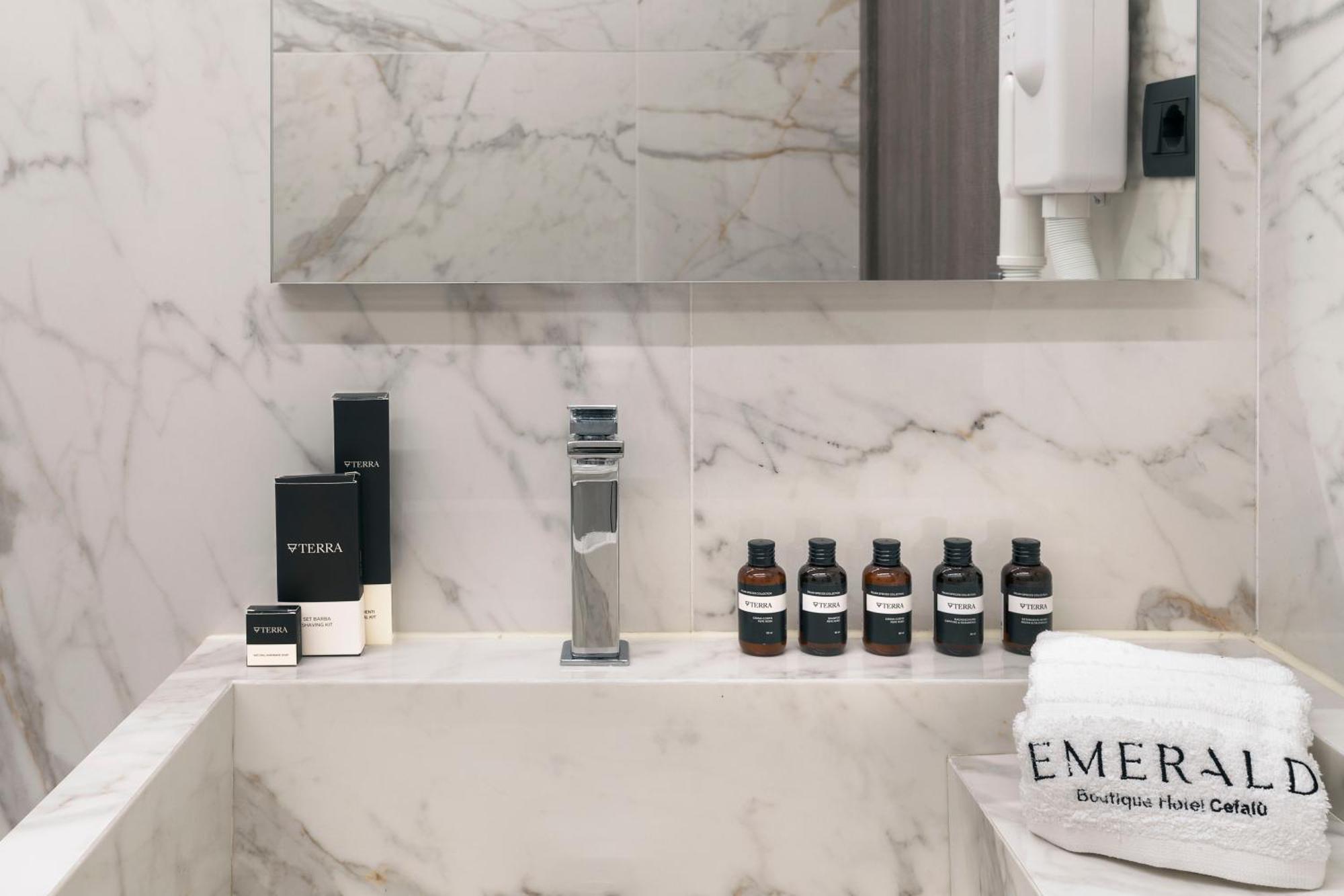 Emerald Hotel Residence Чефалу Екстериор снимка